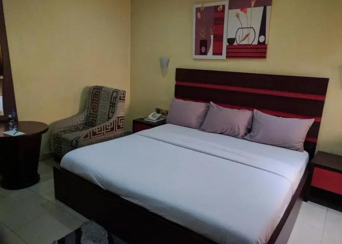 Msquare Whitehouse Hotel