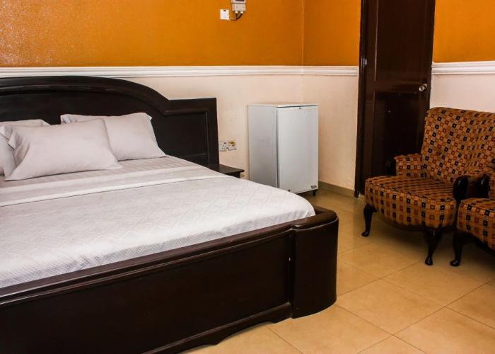 Oakland Suites