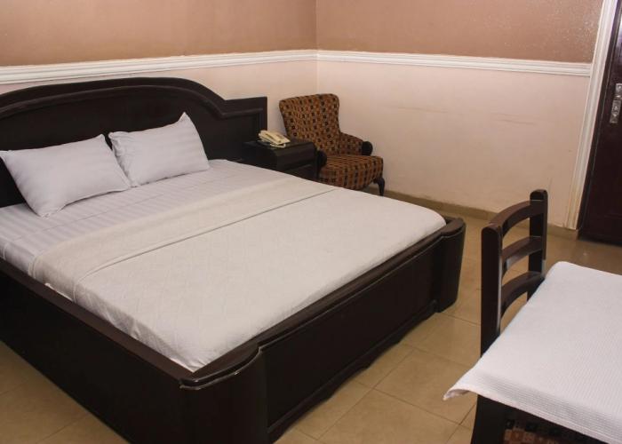 Oakland Suites