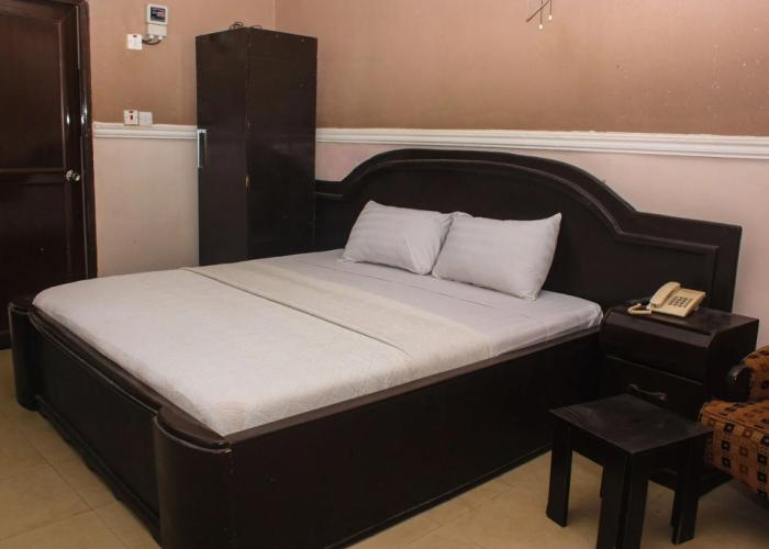 Oakland Suites