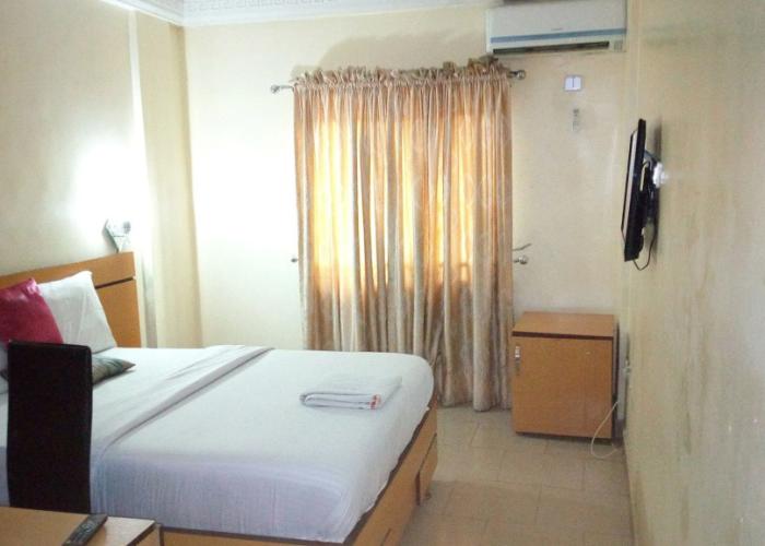 D'Czars Hotel & Suites