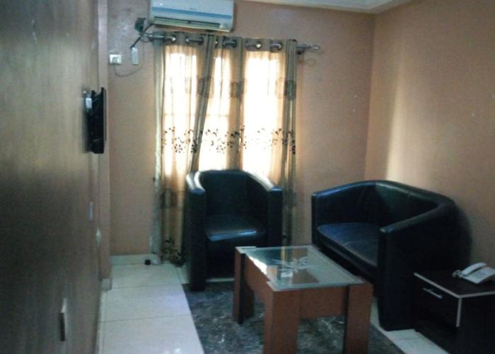 D'Czars Hotel & Suites