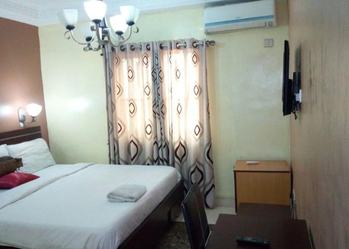 D'Czars Hotel & Suites
