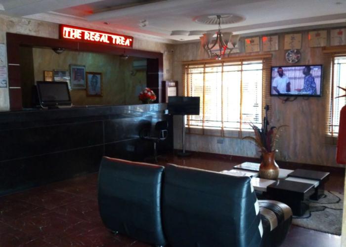 D'Czars Hotel & Suites