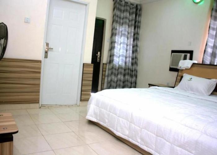 Mayoral Hotel & Suite