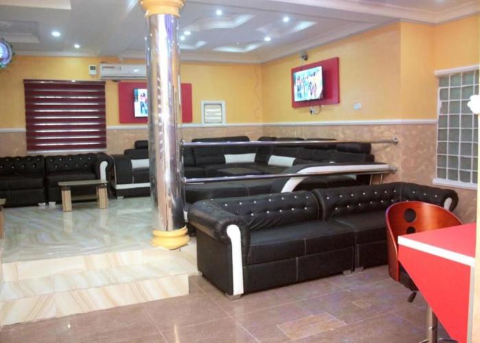 Mayoral Hotel & Suite