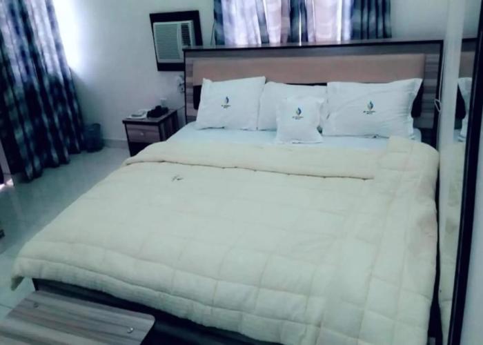 Mayoral Hotel & Suite