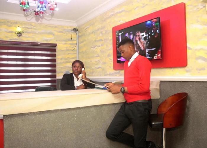 Mayoral Hotel & Suite