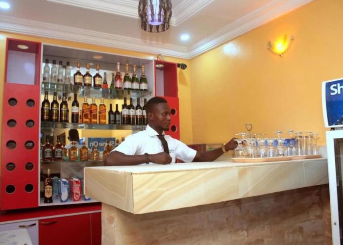 Mayoral Hotel & Suite