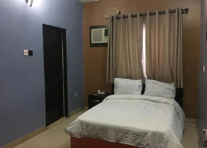 L'avalon Hotel and Suites