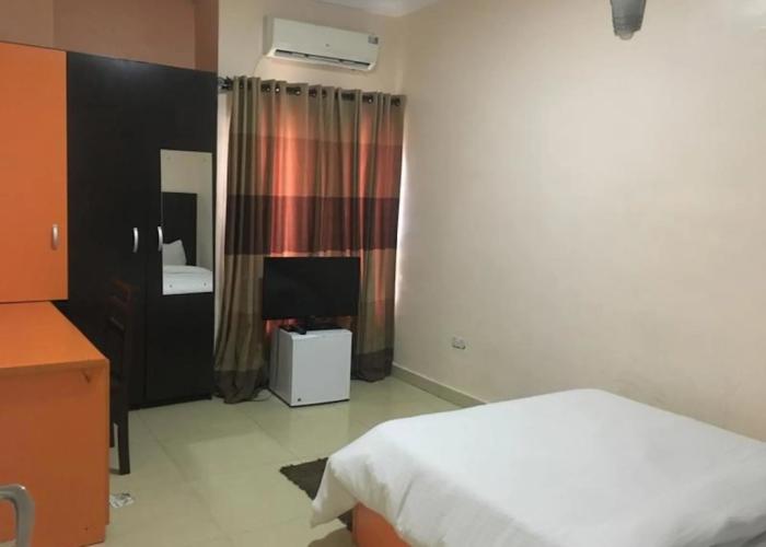 L'avalon Hotel and Suites