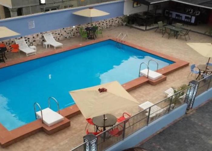 L'avalon Hotel and Suites