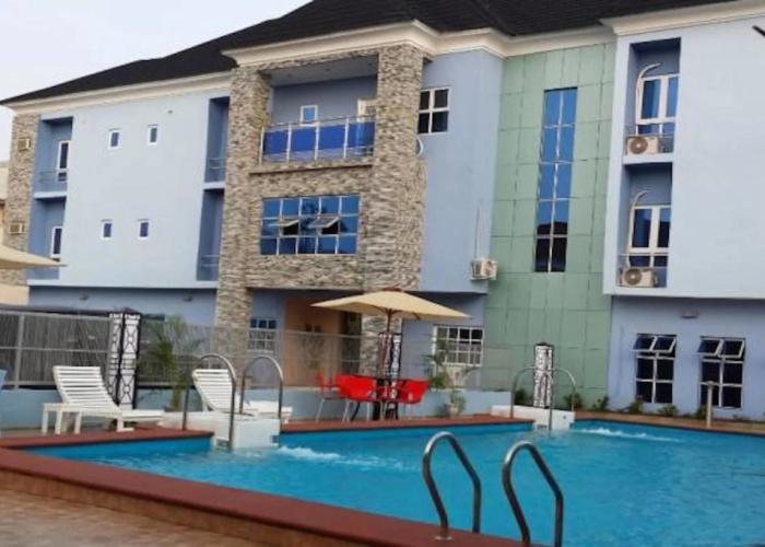 L'avalon Hotel and Suites