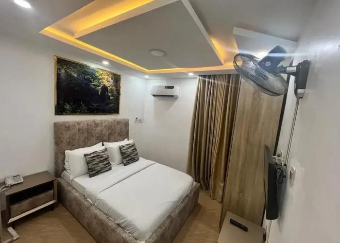 Thapunchline Apartments & Hotels