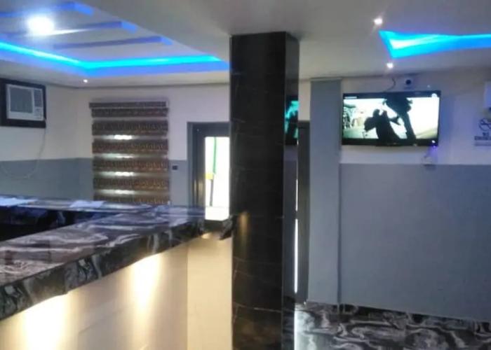Americana Hotel