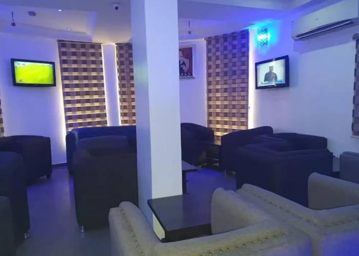 4th Apartment and Suites