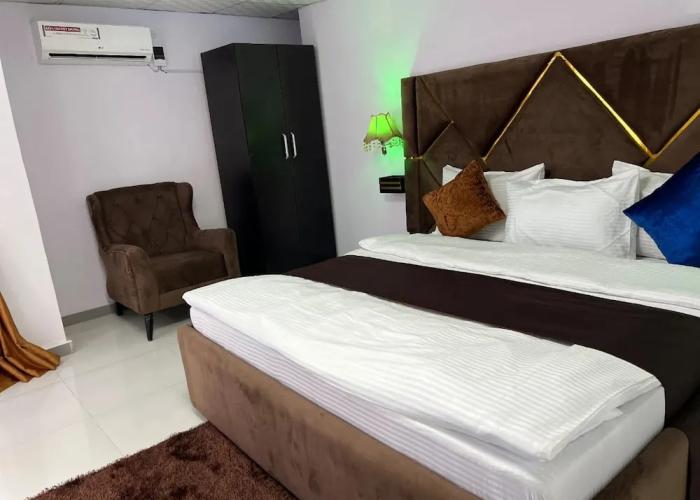 Glandov Suites and Apartment