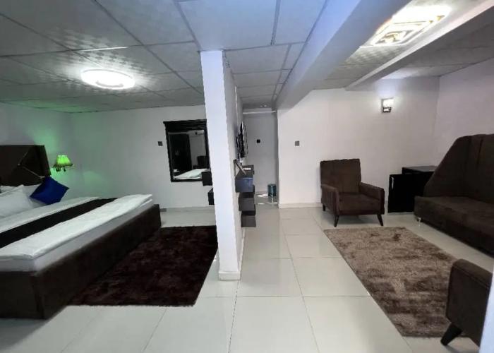 Glandov Suites and Apartment