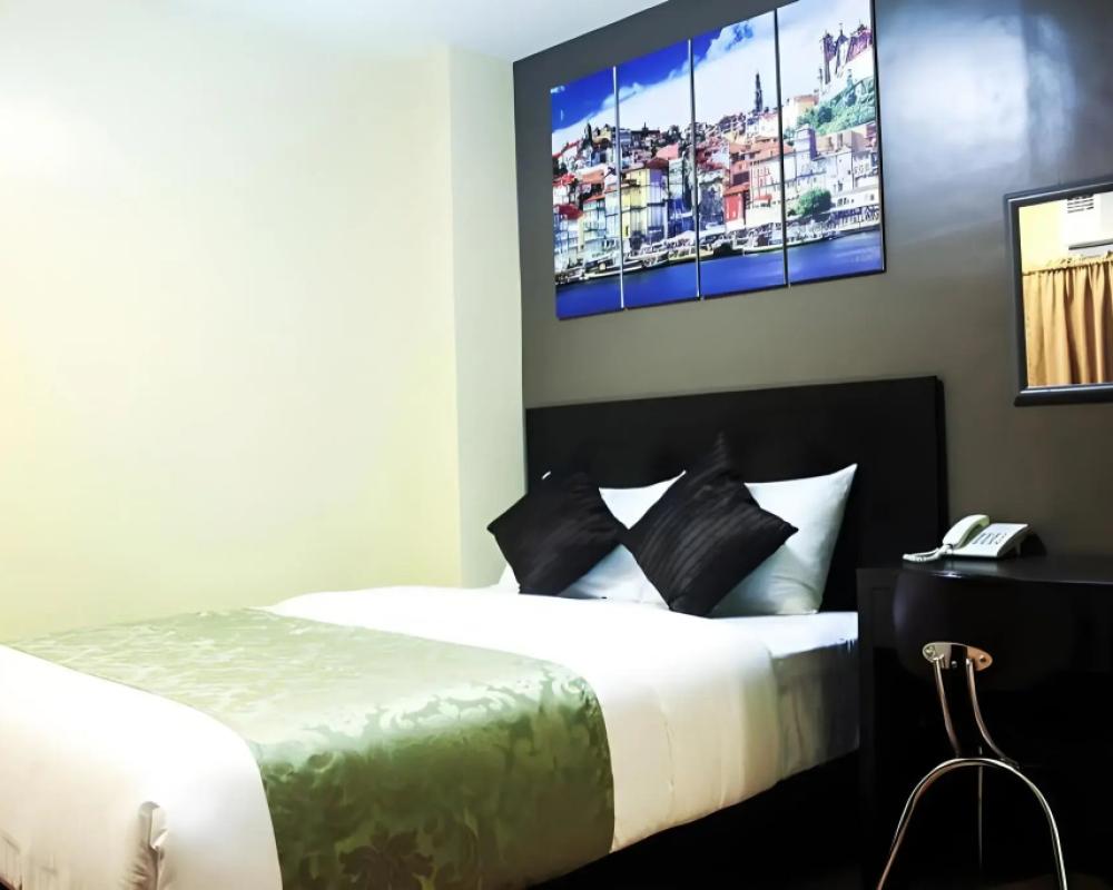 фото The Studio 18 Residences