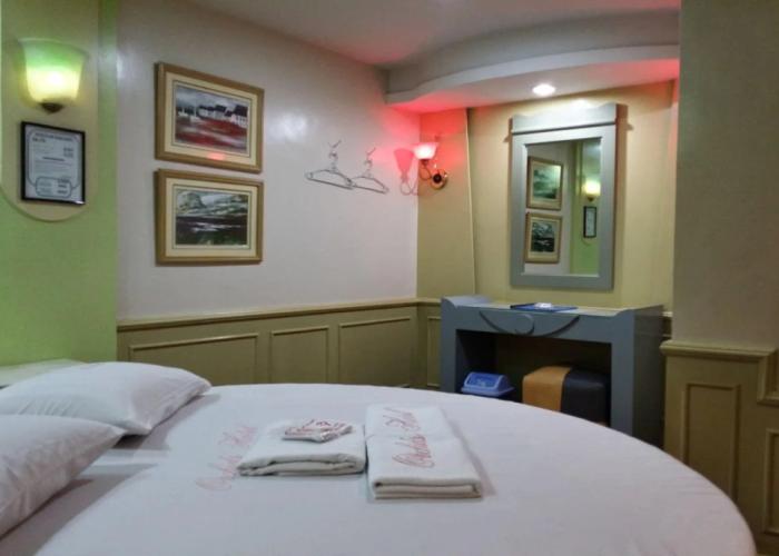 Orchids Drive Inn Hotel and Restaurant