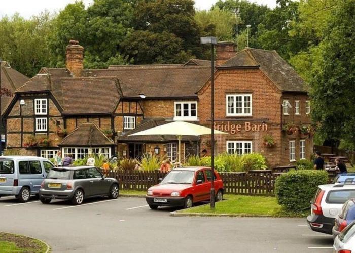 Premier Inn Woking West (A324)