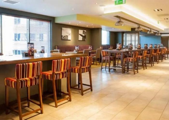 Premier Inn Woking Town Centre