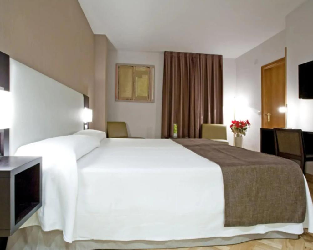 фото Hostal Carlos III