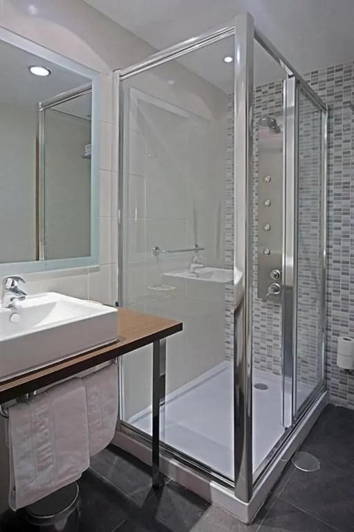 фото Hostal Carlos III