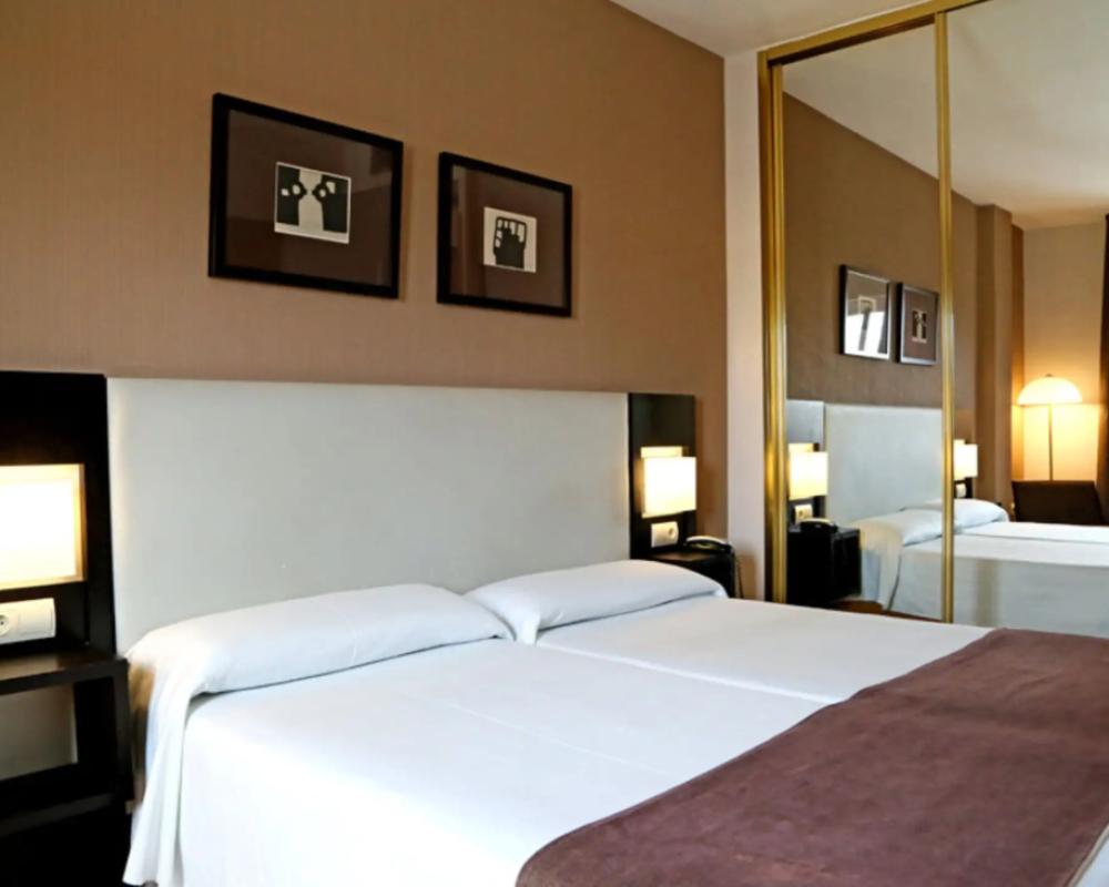 фото Hostal Carlos III