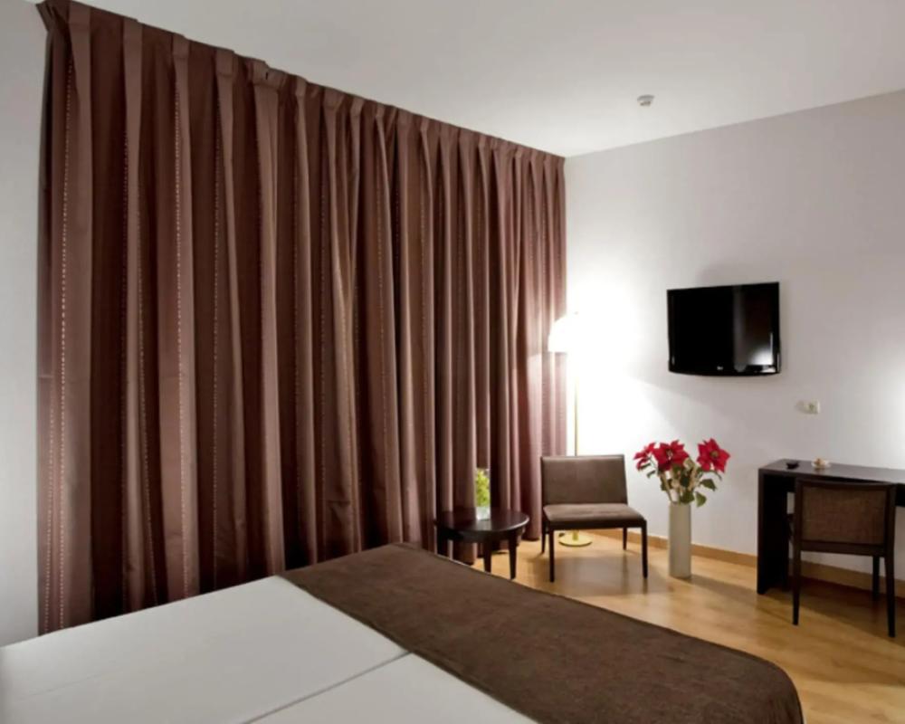 фото Hostal Carlos III