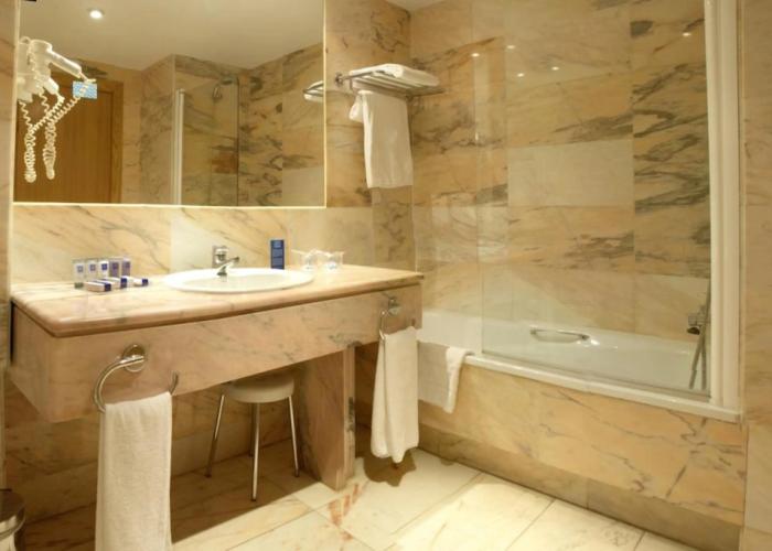 Hotel AR Parquesur