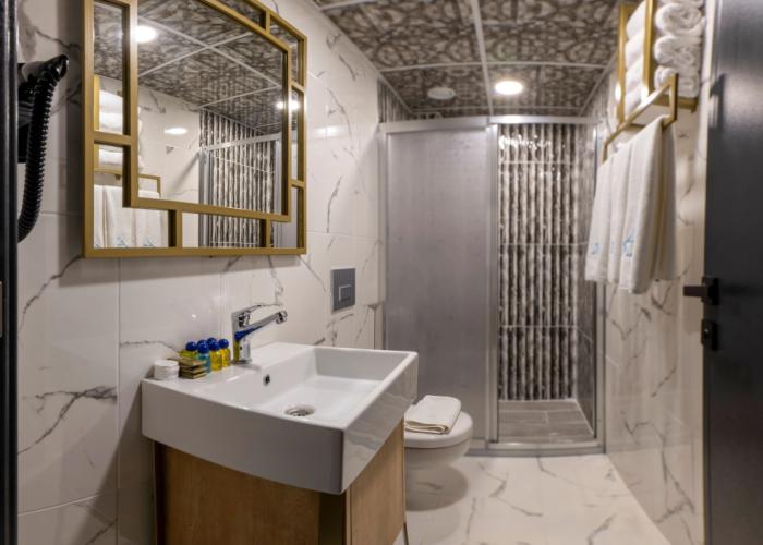 Fly And Stay Airport Hotel