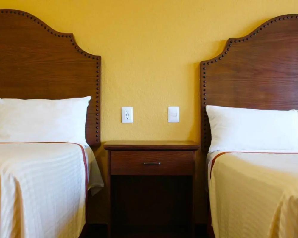 фото Estancia Inn