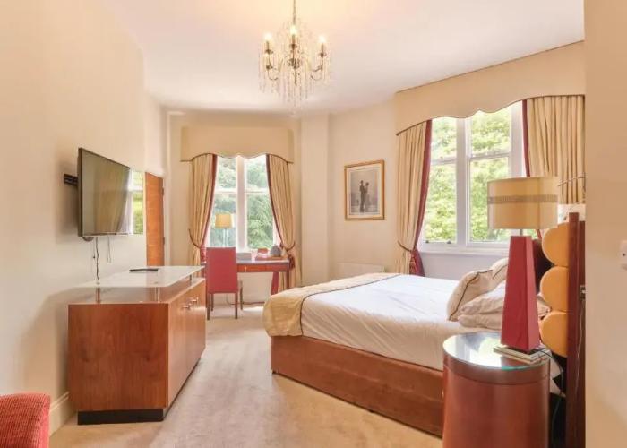 Kings Park Hotel