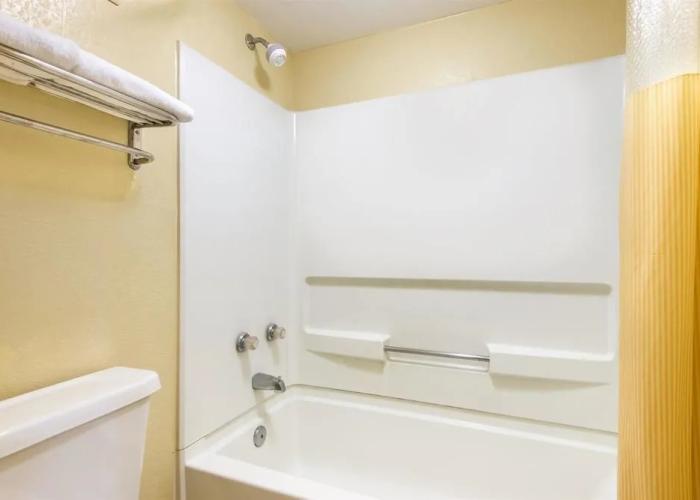 Days Inn by Wyndham Shorter