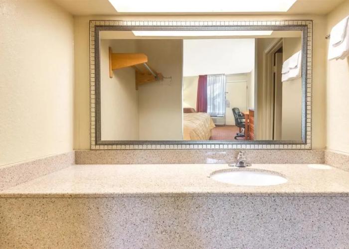 Days Inn by Wyndham Shorter