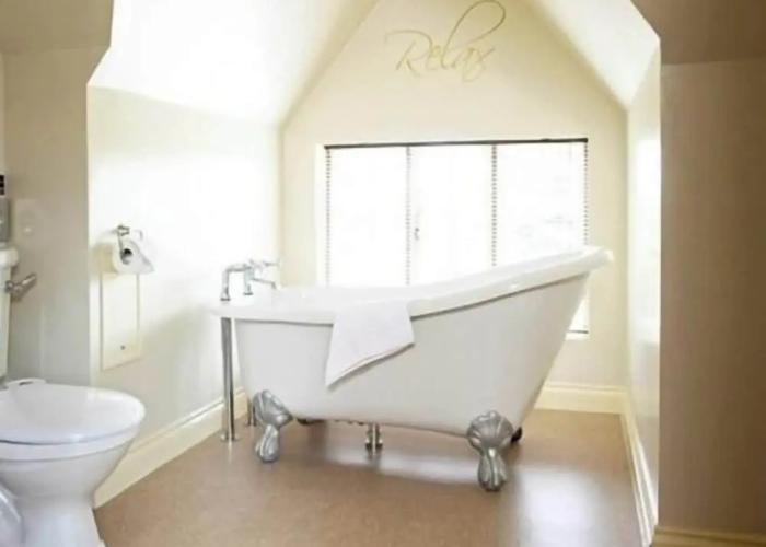 Broom Hall Inn