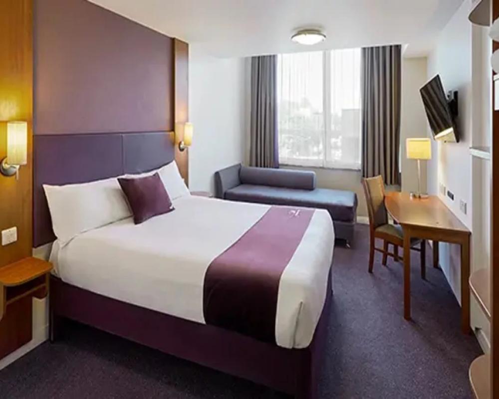 фото Premier Inn Evesham