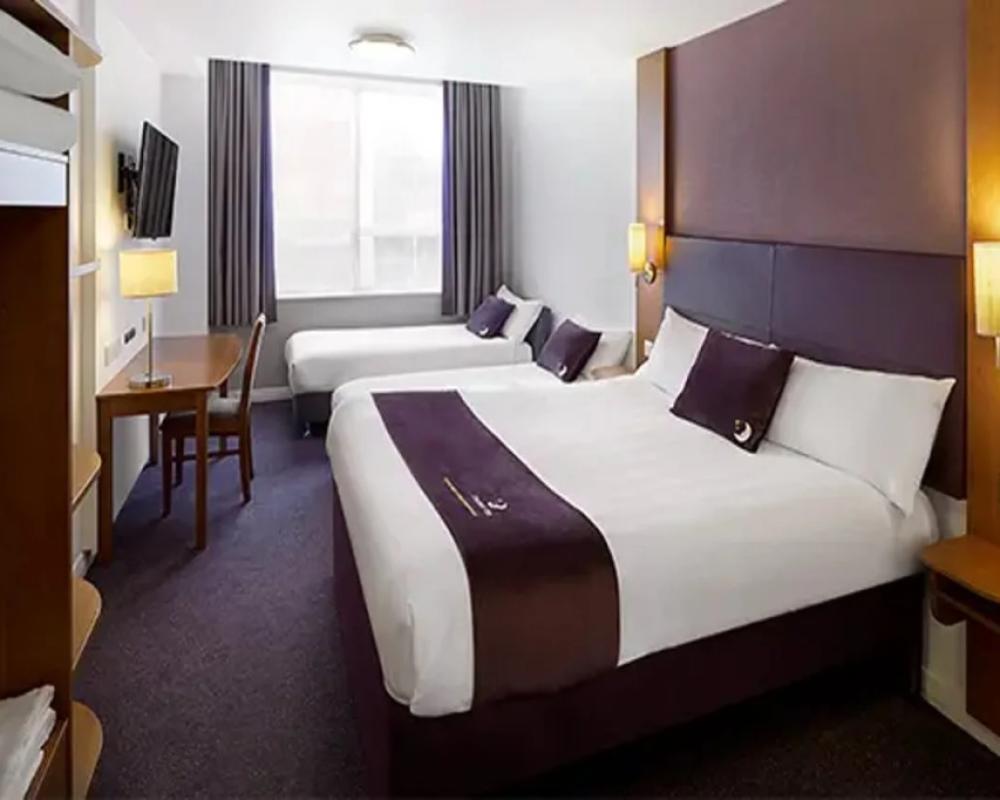 фото Premier Inn Evesham