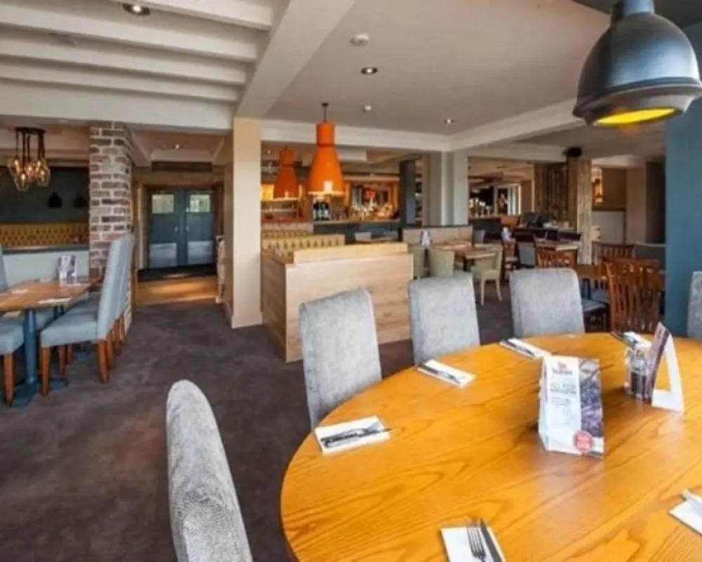 фото Premier Inn Evesham