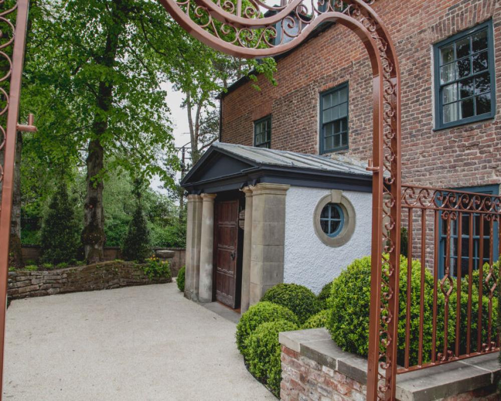 Le Petit Chateau & William de Percy