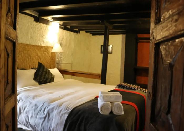 Hira Guest House