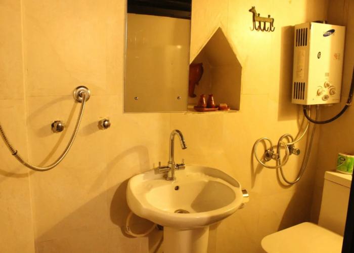 Hira Guest House