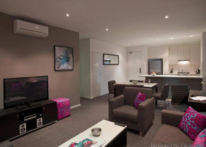 Meriton Suites Southport, Gold Coast