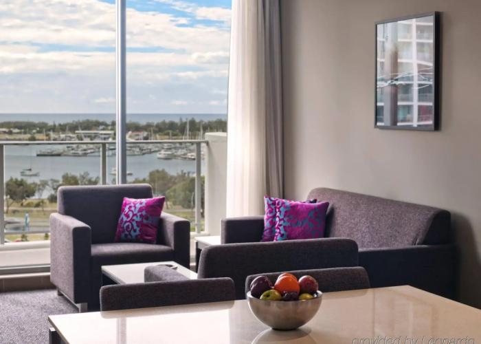Meriton Suites Southport, Gold Coast