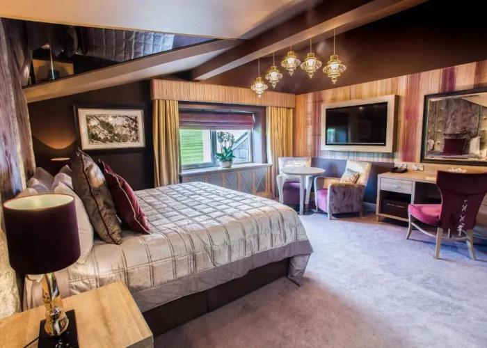 Red Hall Hotel