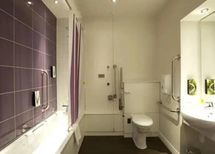 Premier Inn Manchester Bury