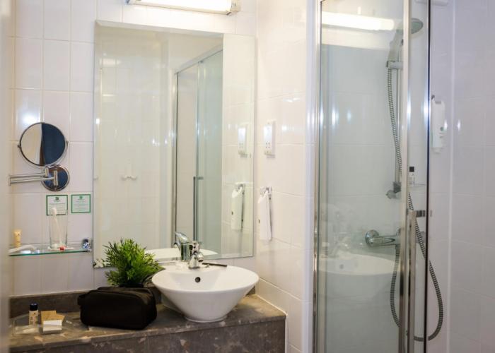 Holiday Inn Manchester West by IHG