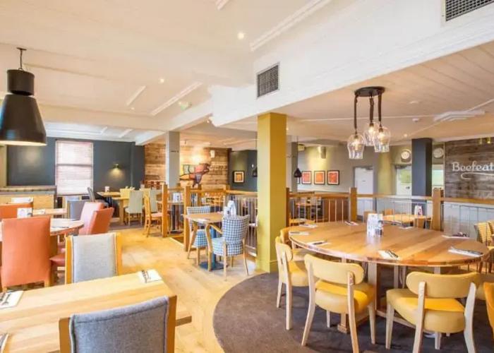 Premier Inn Manchester Salford Quays