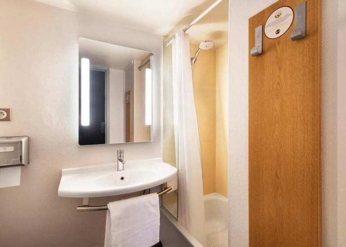 B&B HOTEL Lyon Saint-Priest